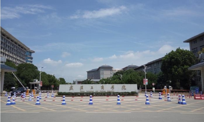 武漢工商學(xué)院3