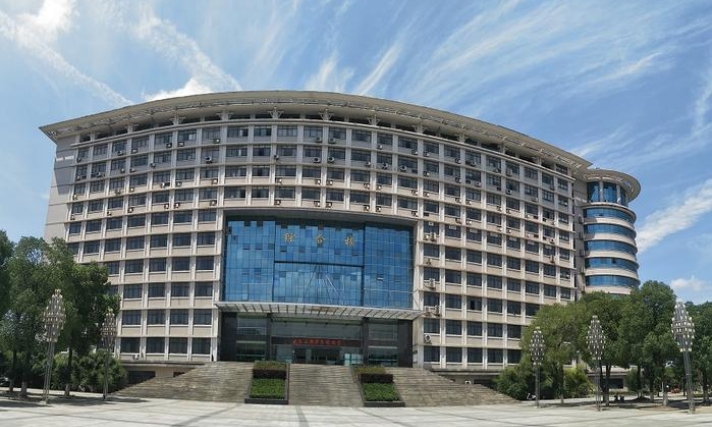 武漢工商學(xué)院4