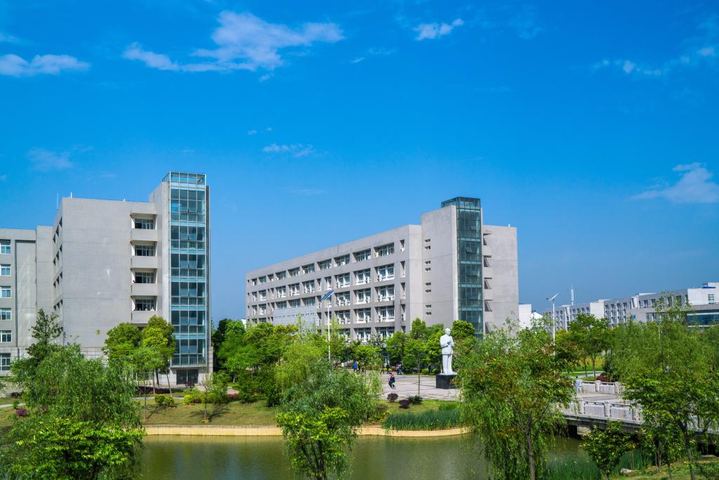 湖北國土資源職業(yè)學院成教校園環(huán)境2